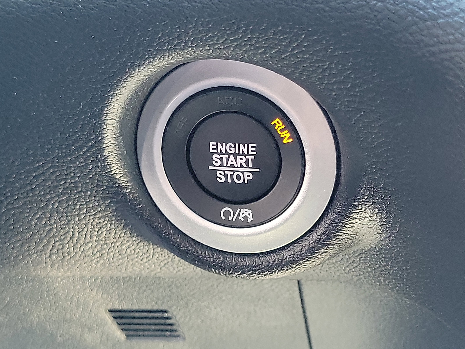 2025 Chrysler Voyager LX photo 9