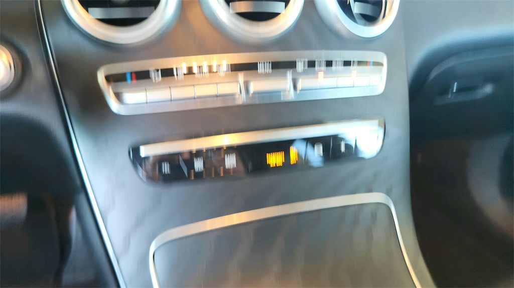 2021 Mercedes Benz GLC 300 photo 16