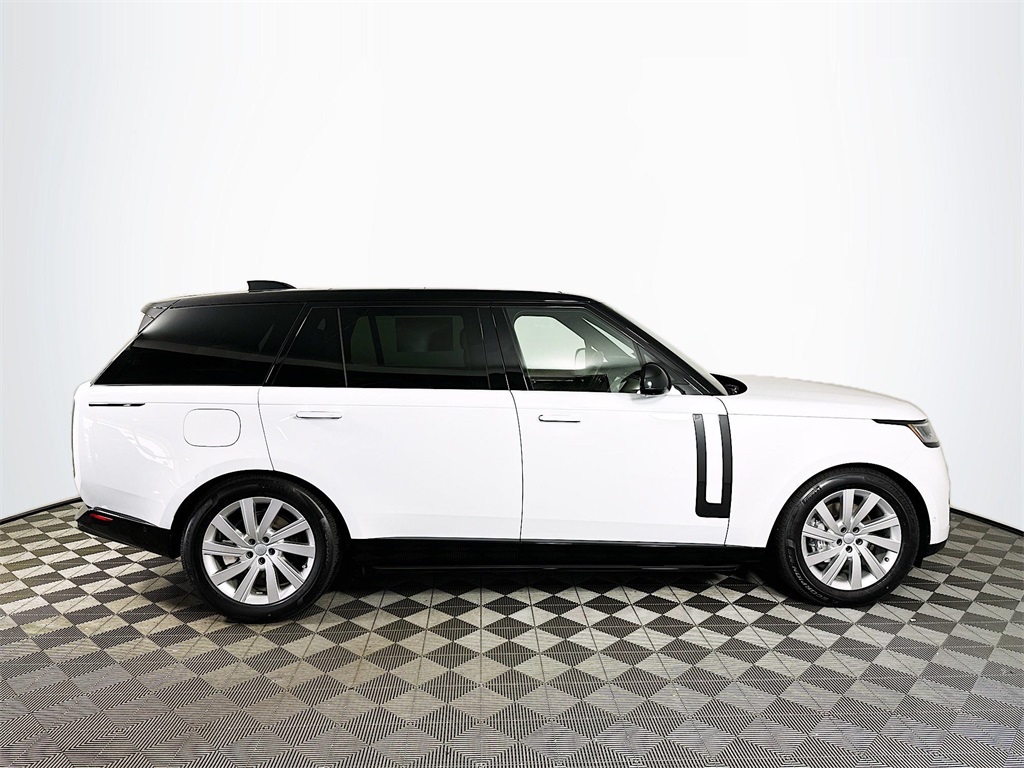 2025 Land Rover Range Rover SE photo 2