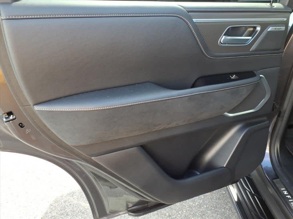 2025 Infiniti QX80 Luxe photo 10