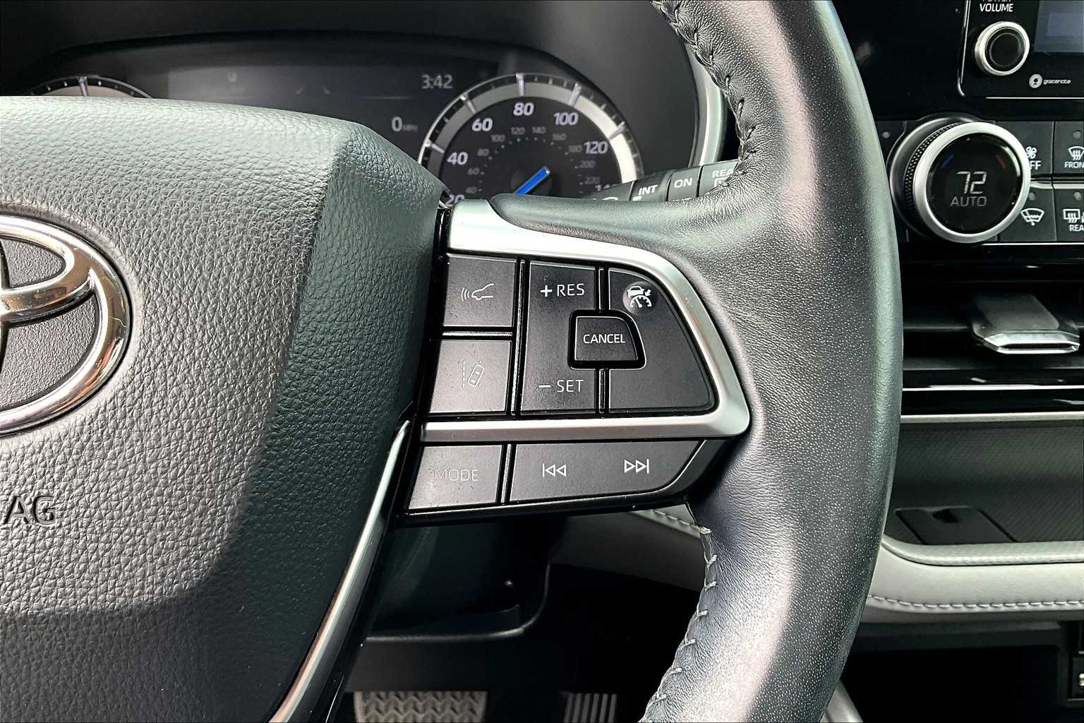 2021 Toyota Highlander Hybrid XLE photo 23