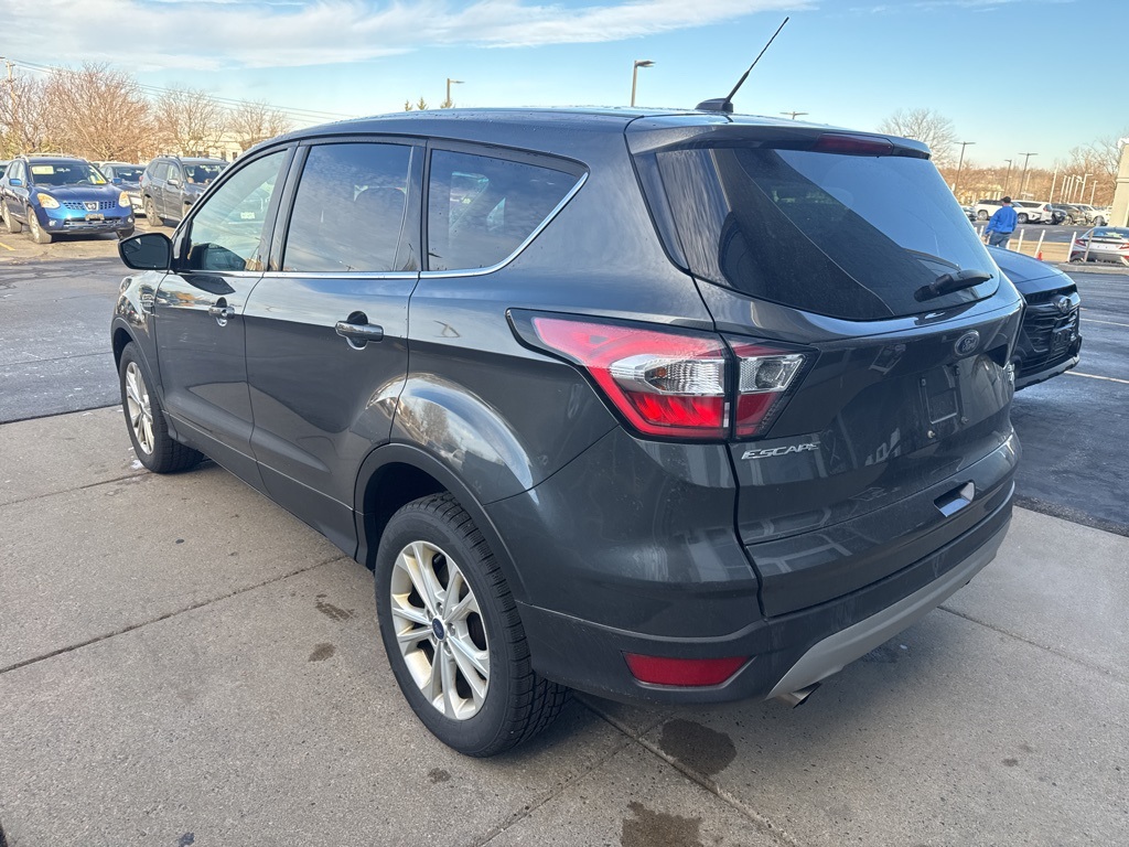2017 Ford Escape SE photo 2