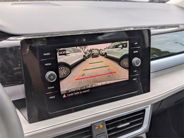 2025 Volkswagen Taos SE photo 13