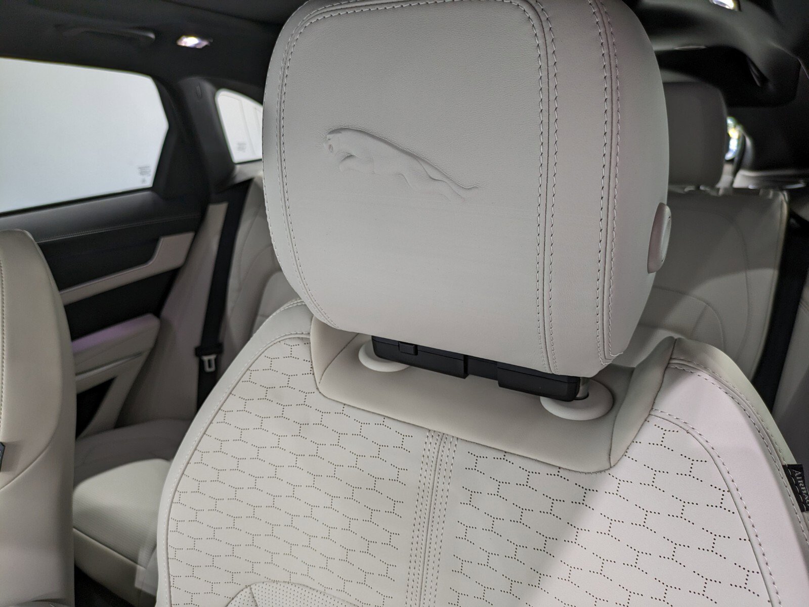 2025 Jaguar F-PACE R-Dynamic S P250 photo 9