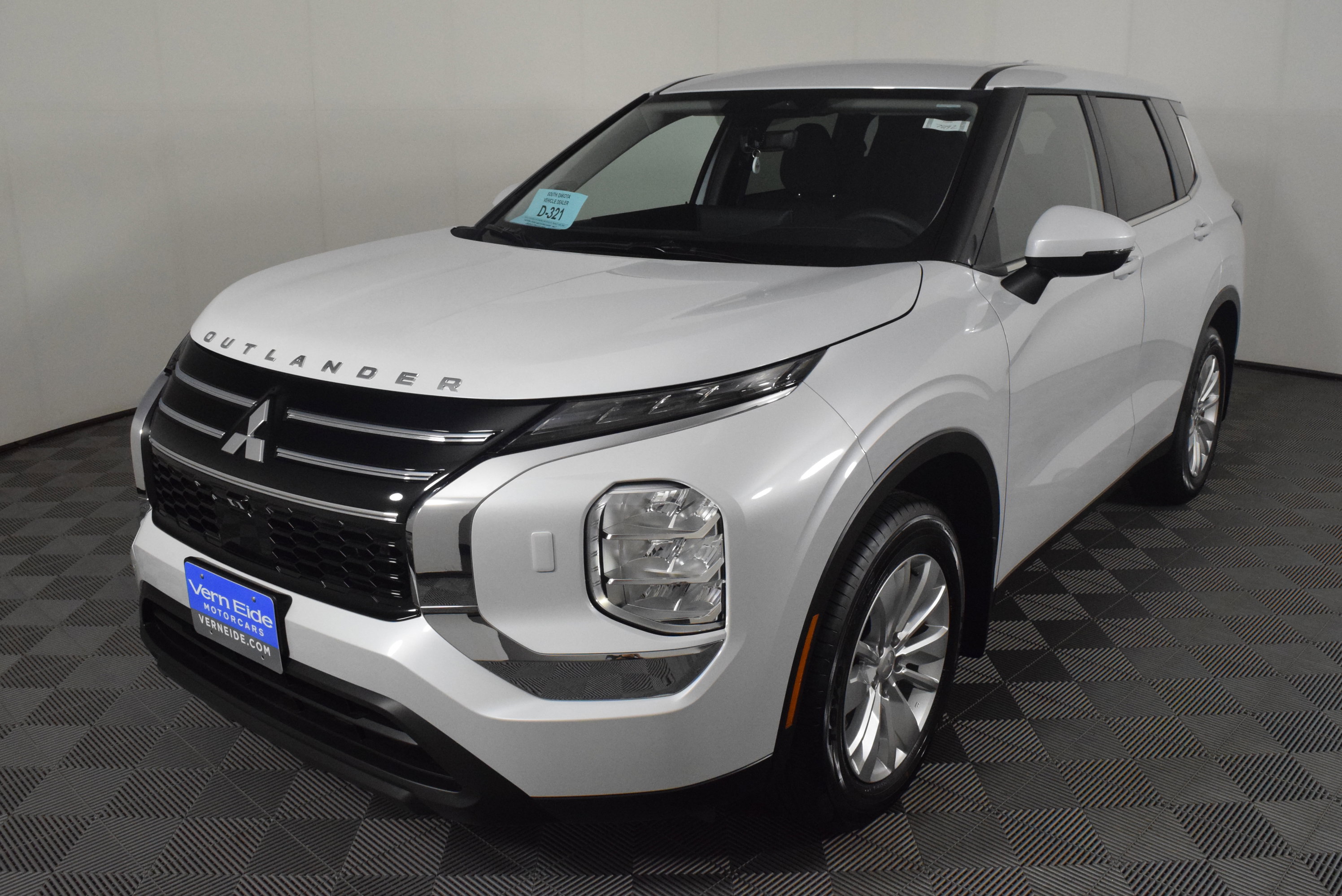 2025 Mitsubishi Outlander ES photo 10