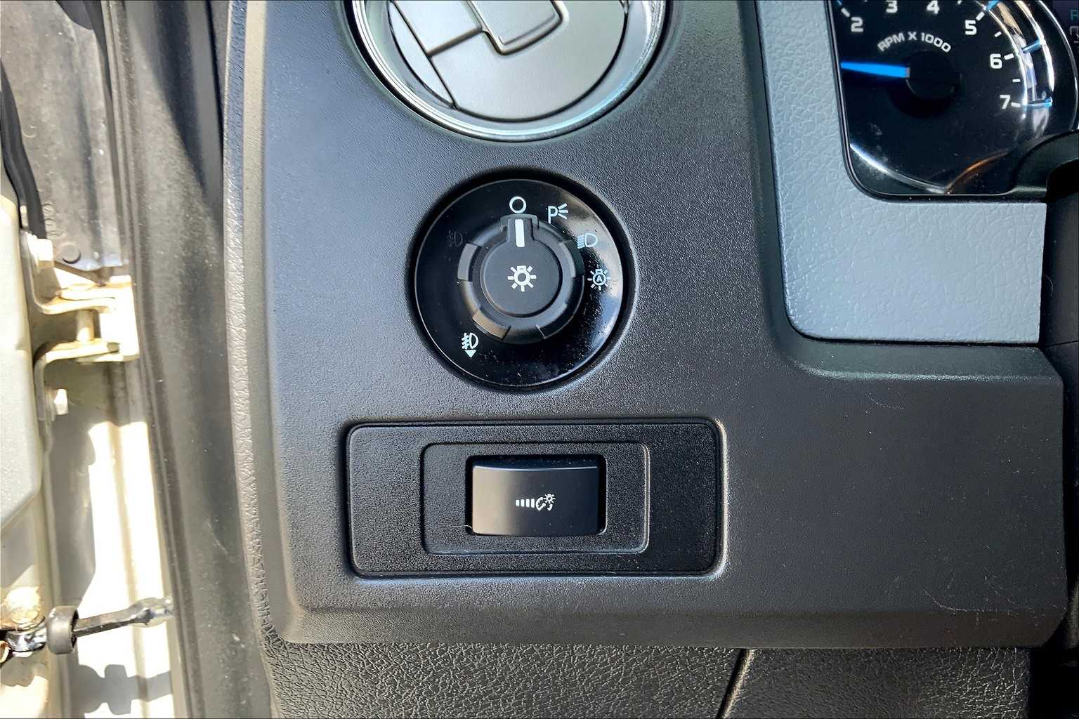 2013 Ford F-150 XLT photo 32