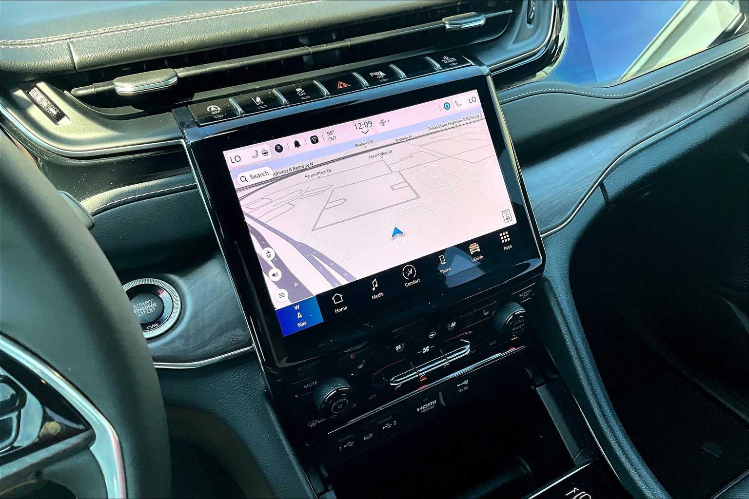 2024 Jeep Grand Cherokee Overland Sport photo 3