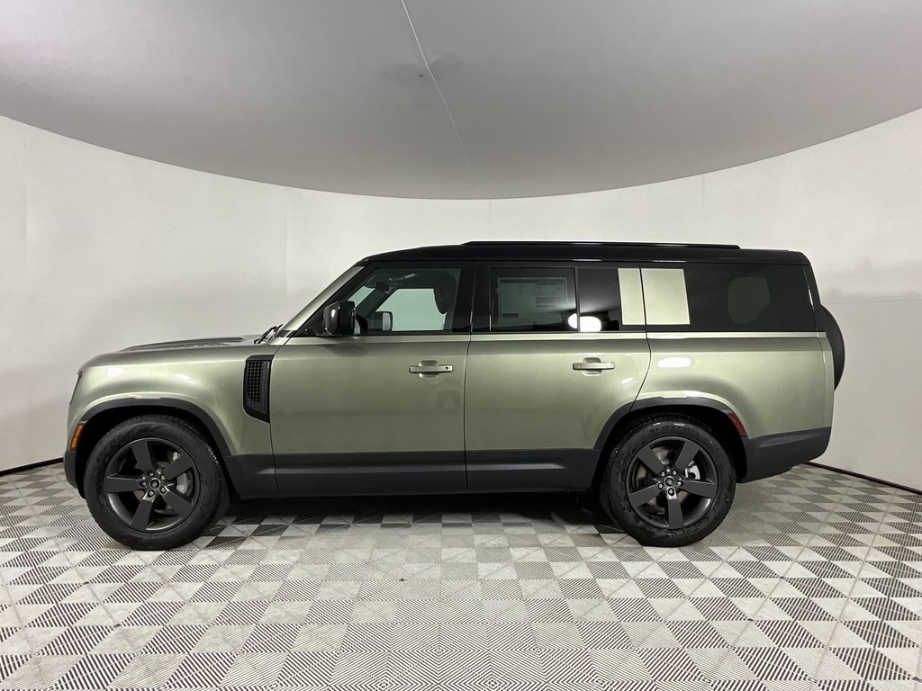 2025 Land Rover Defender 130 S photo 3