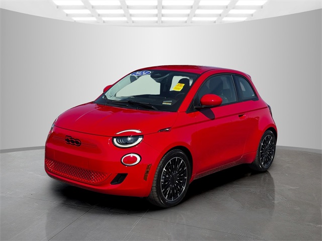 2024 Fiat 500e photo 3