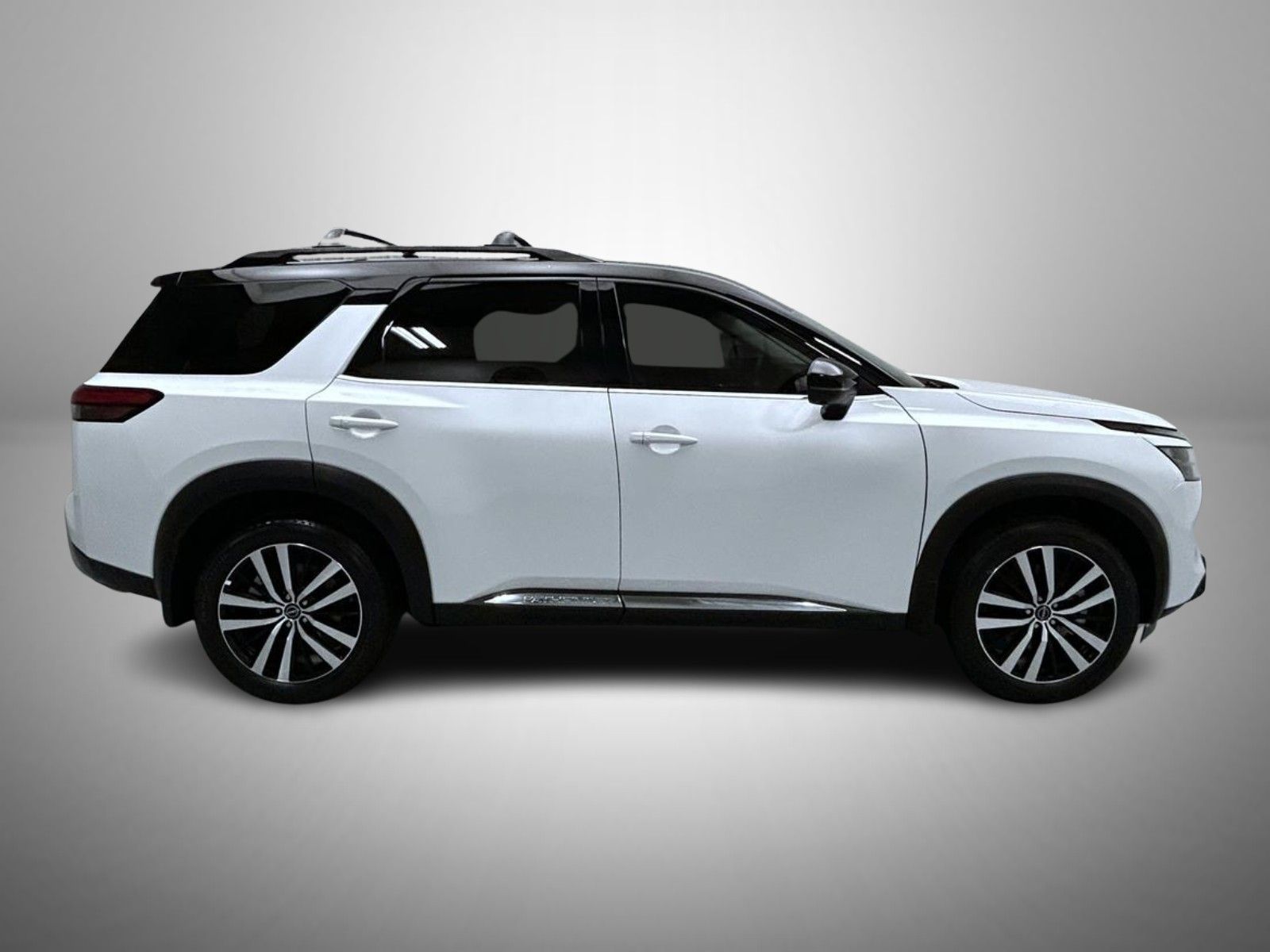 2025 Nissan Pathfinder Platinum photo 4