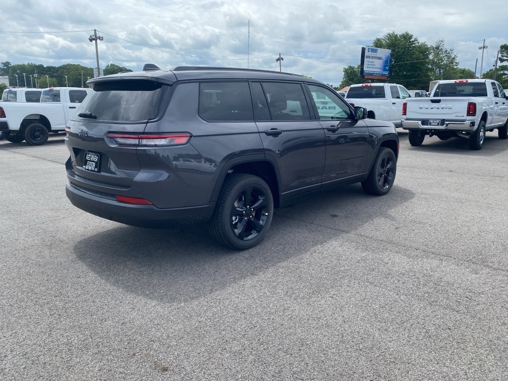 2025 Jeep Grand Cherokee Altitude photo 3