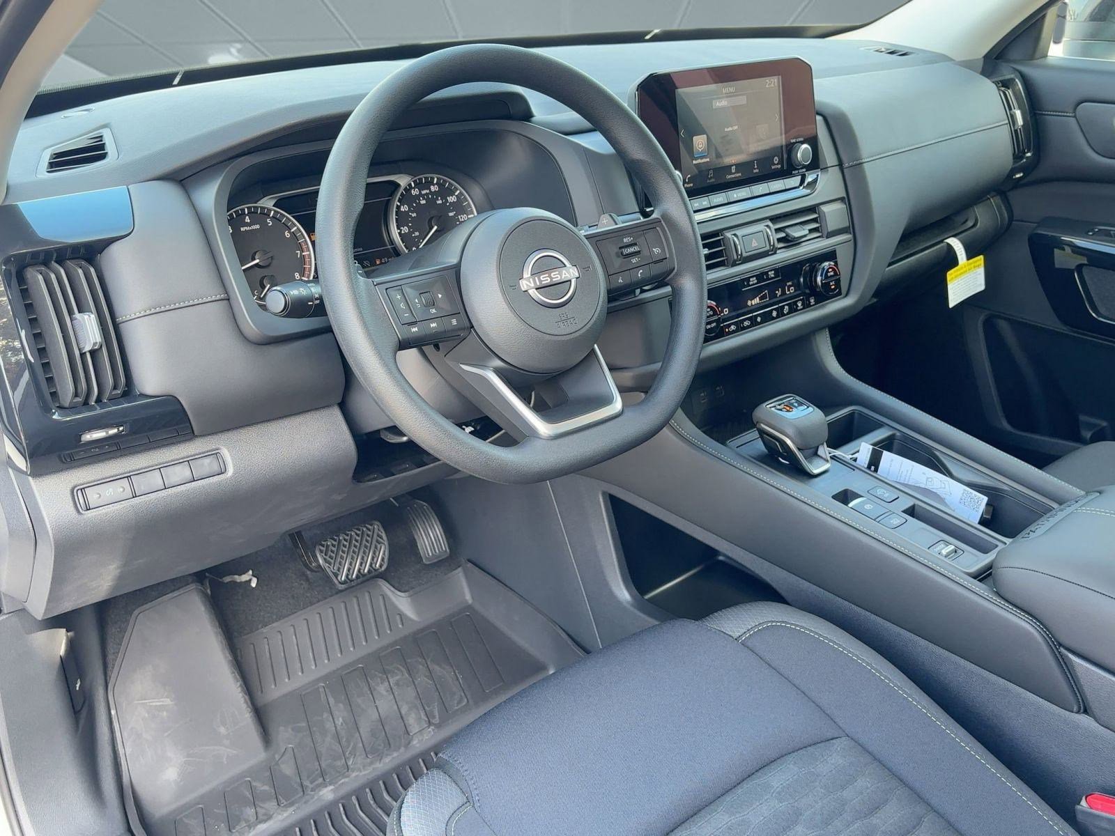 2025 Nissan Pathfinder S photo 4