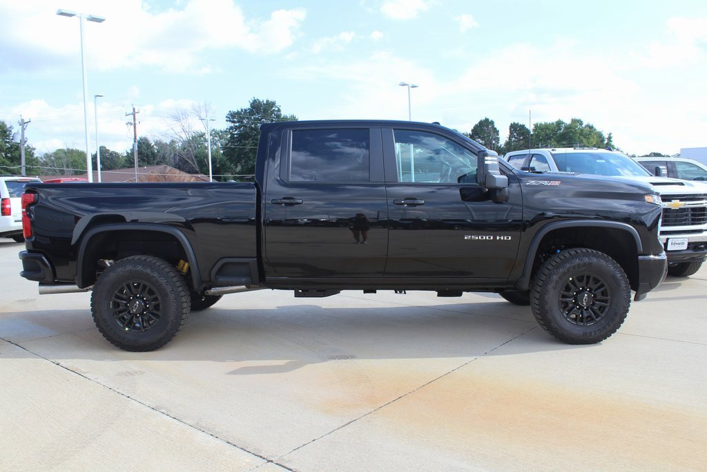 2026 Chevrolet Silverado 2500HD ZR2 photo 2