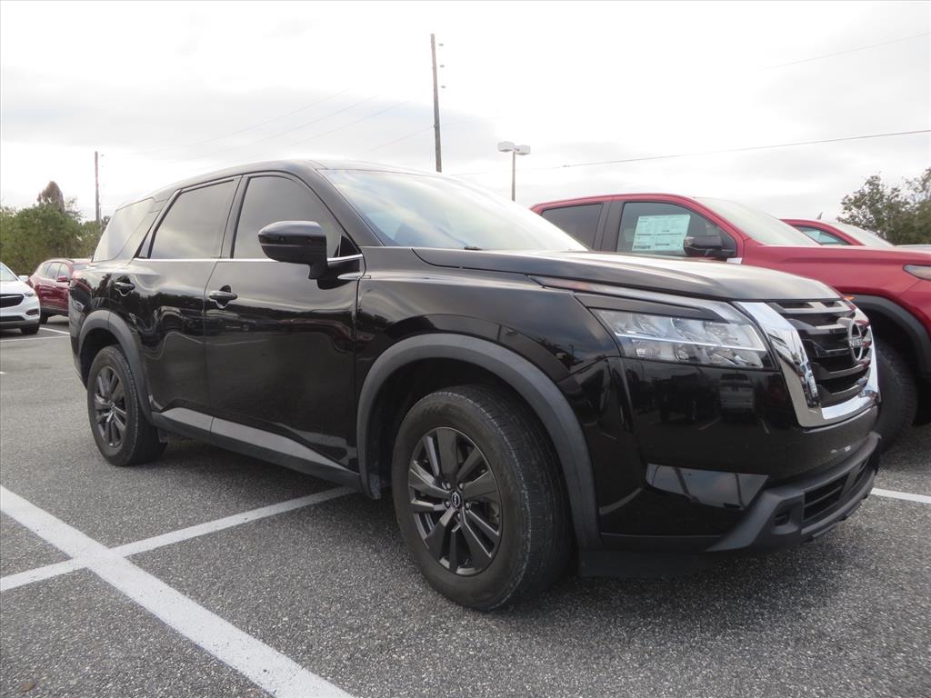 2022 Nissan Pathfinder S's photo