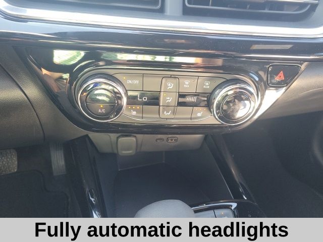 2025 Chevrolet Trax photo 3