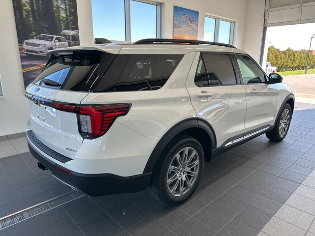 2025 Ford Explorer photo 6