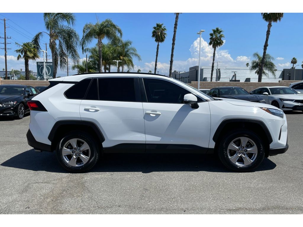 2023 Toyota RAV4 XLE photo 6