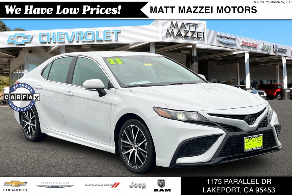 2023 Toyota Camry SE's photo