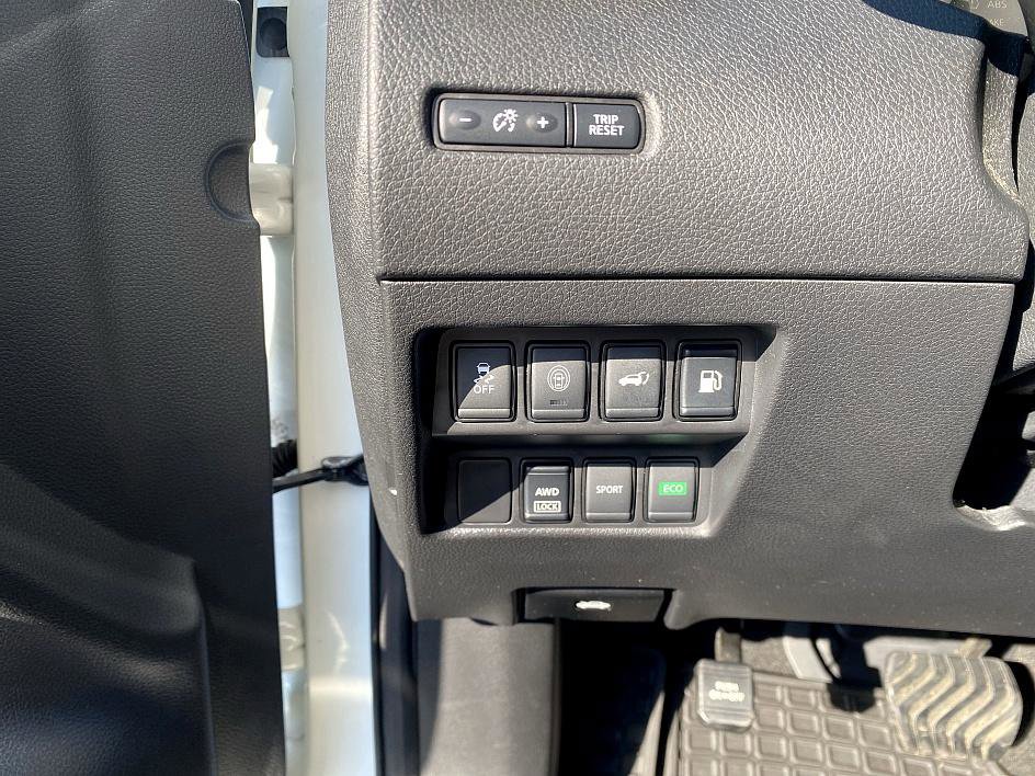 2019 Nissan Rogue SV photo 9