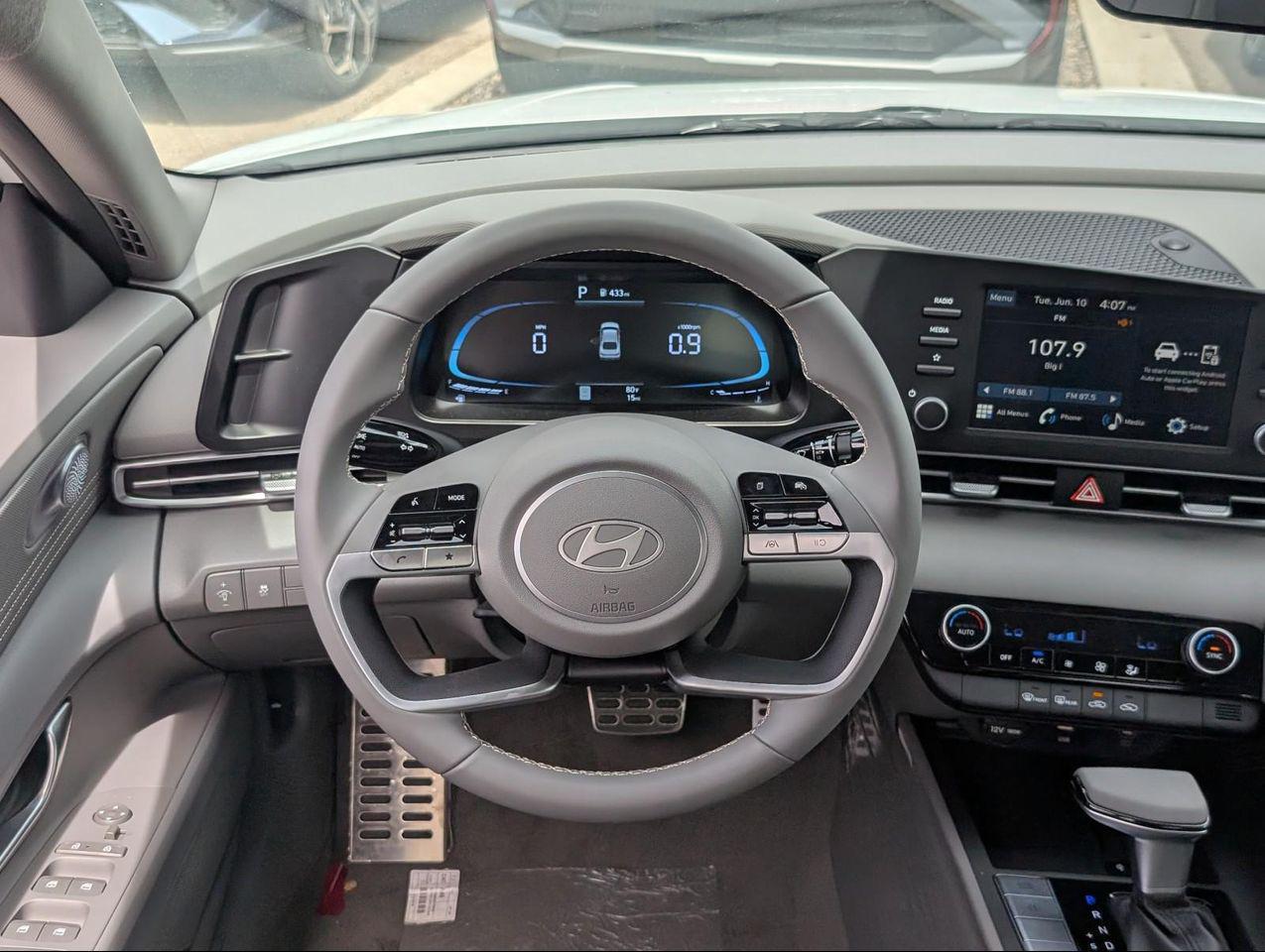 2025 Hyundai Elantra SEL Sport photo 22