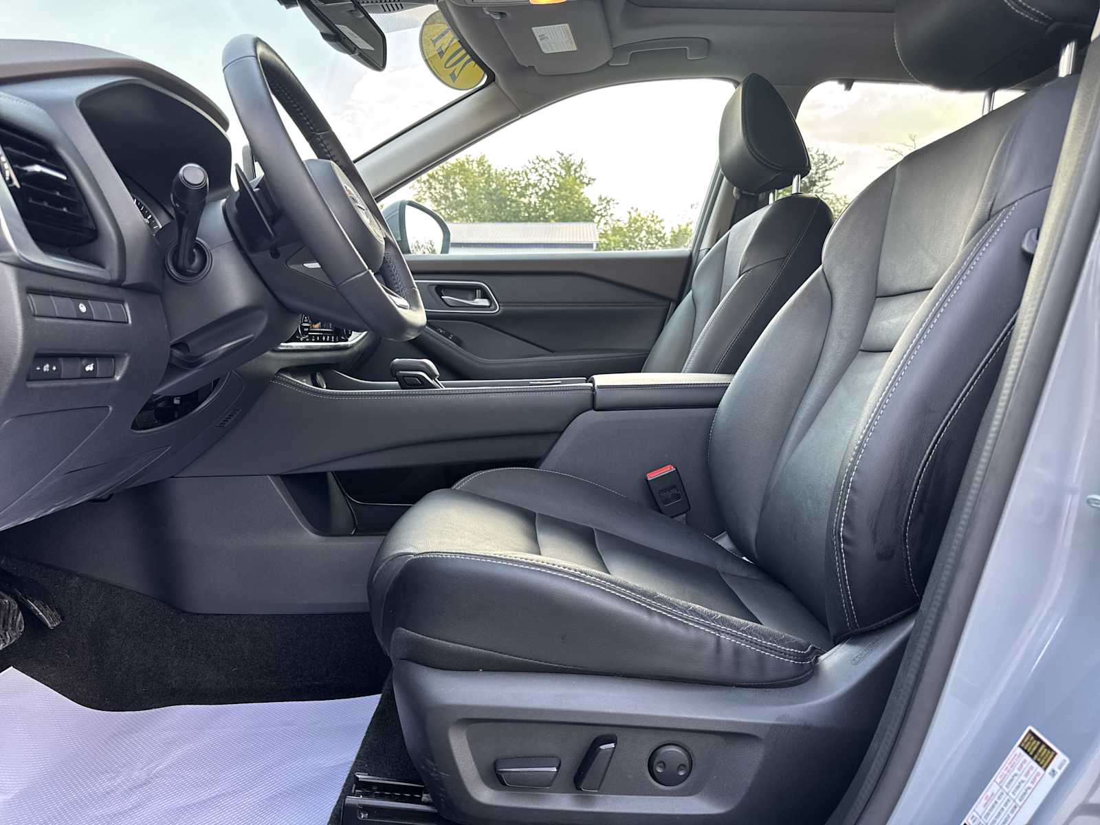 2021 Nissan Rogue SL photo 17
