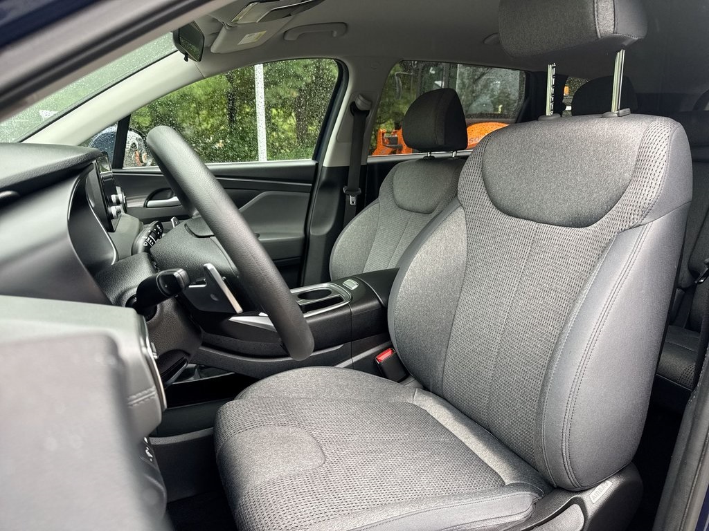 2022 Hyundai Santa Fe SE photo 2
