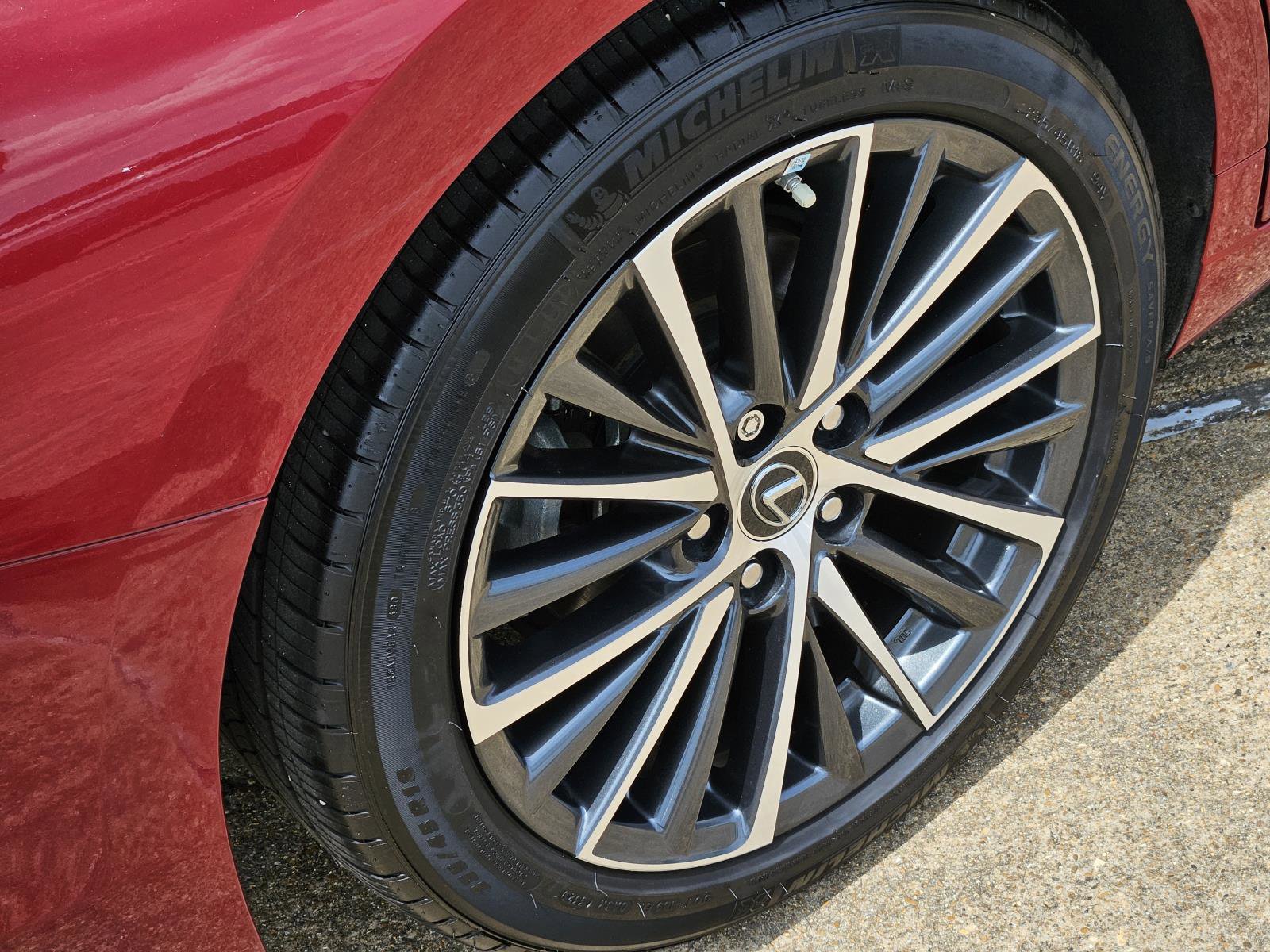 2022 Lexus ES 300h photo 8