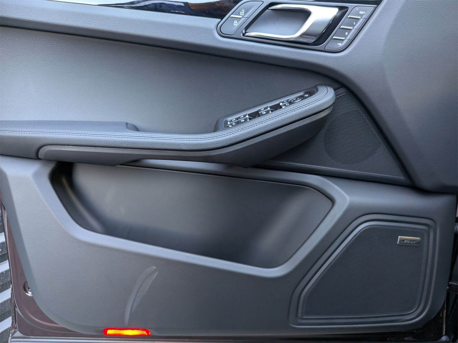 2026 Porsche Macan T photo 13
