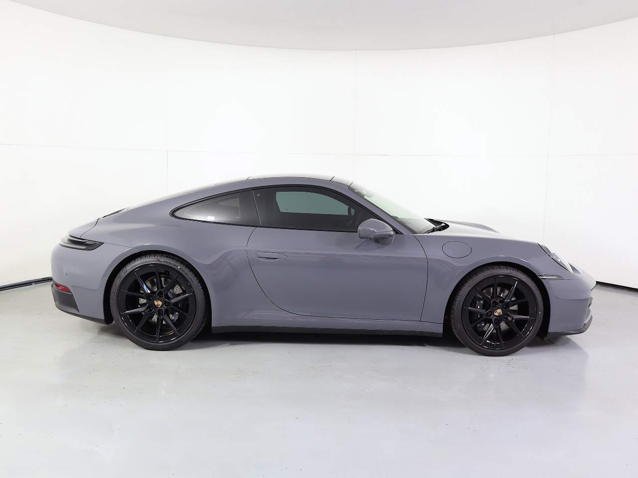 2025 Porsche 911 photo 8