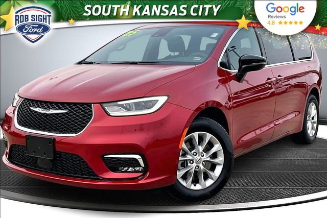 2025 Chrysler Pacifica Select's photo