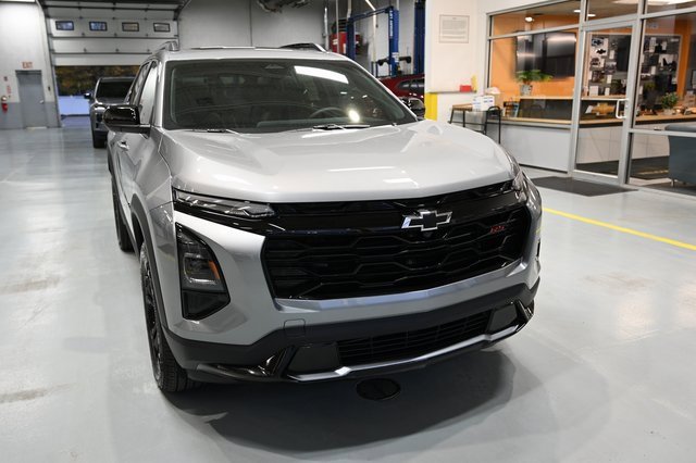 2026 Chevrolet Equinox RS photo 2