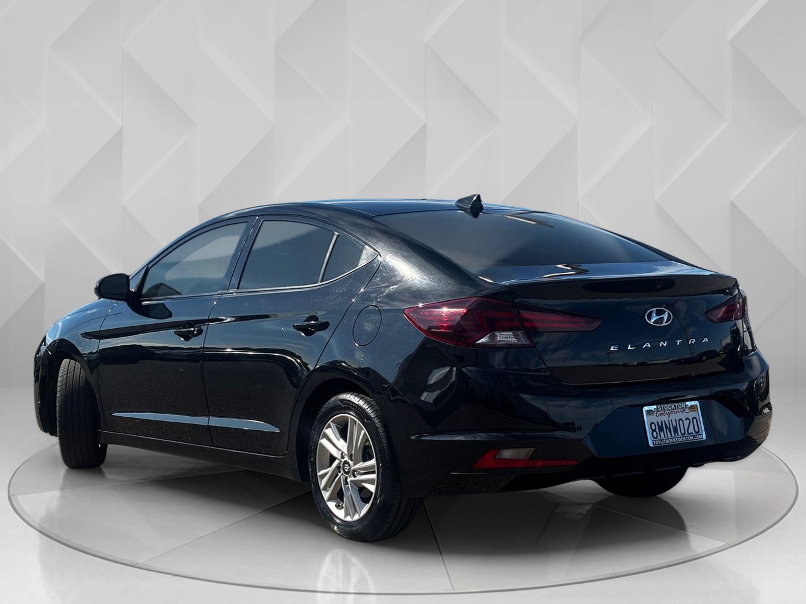 2020 Hyundai Elantra SEL photo 2