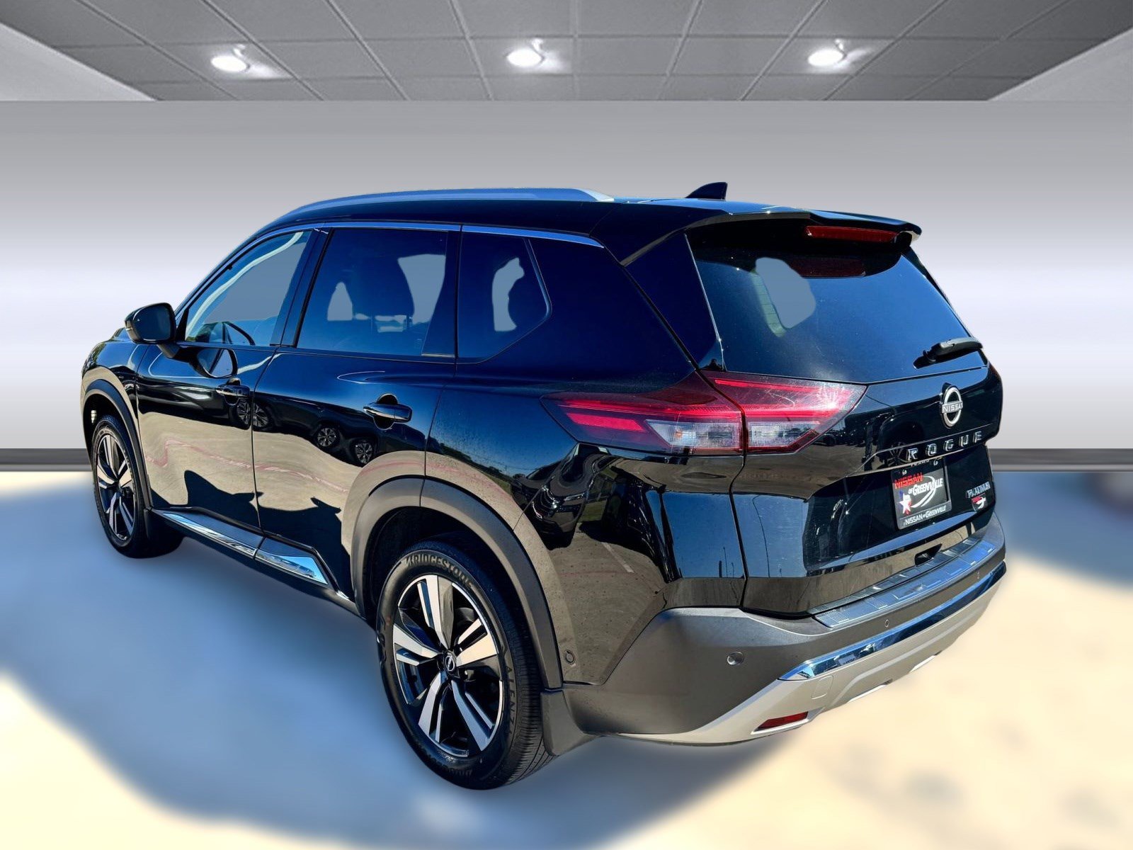 2023 Nissan Rogue Platinum photo 2