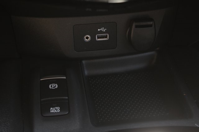 2019 Nissan Rogue SV photo 9