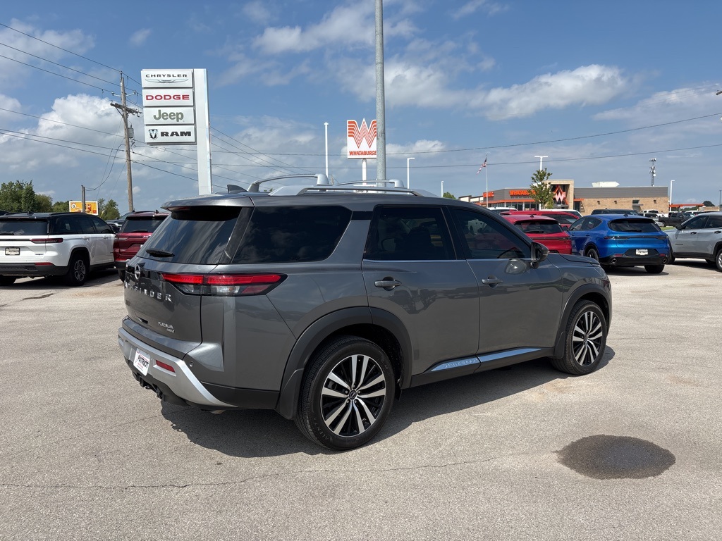 2024 Nissan Pathfinder Platinum photo 3