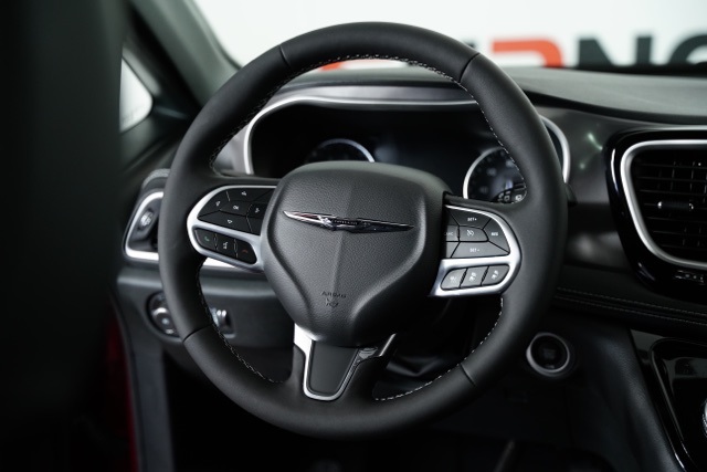 2026 Chrysler Pacifica photo 6