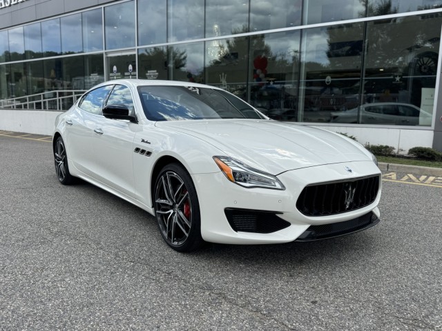2024 Maserati Quattroporte Modena Q4 photo 2