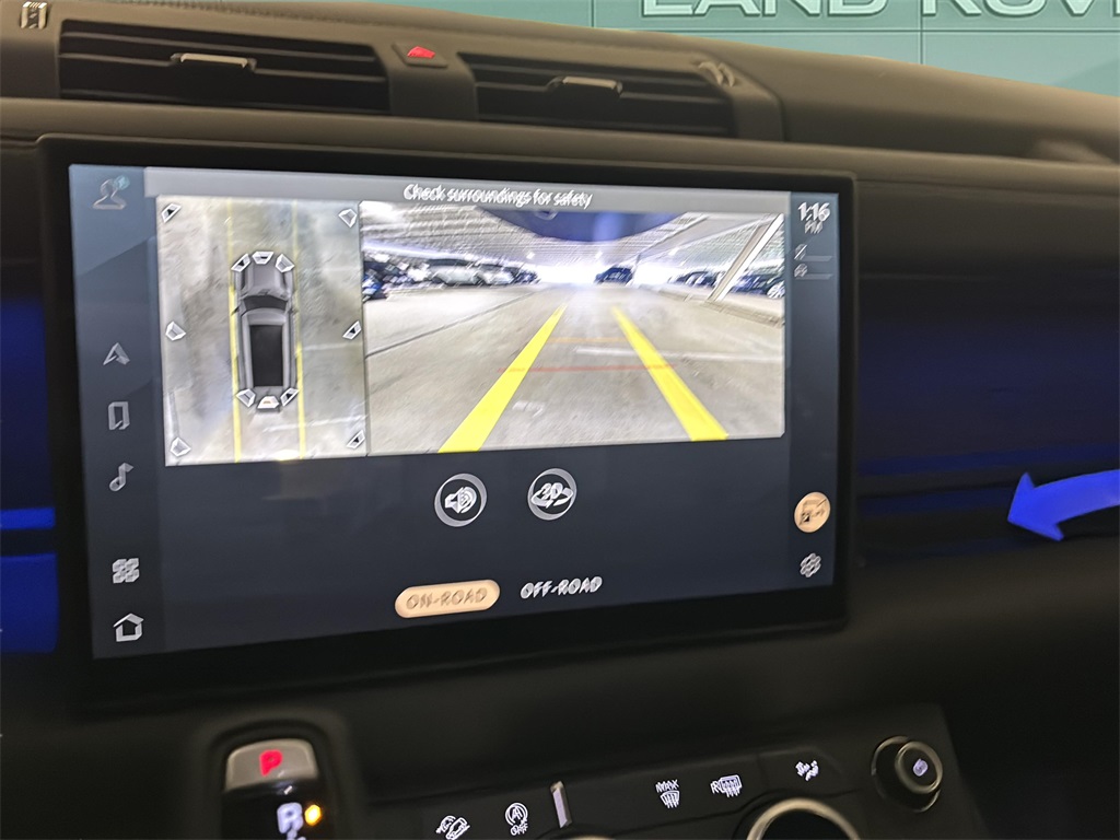 2025 Land Rover Defender 130 X-Dynamic SE photo 18