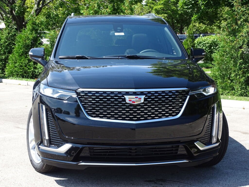 2025 Cadillac XT6 Luxury photo 3