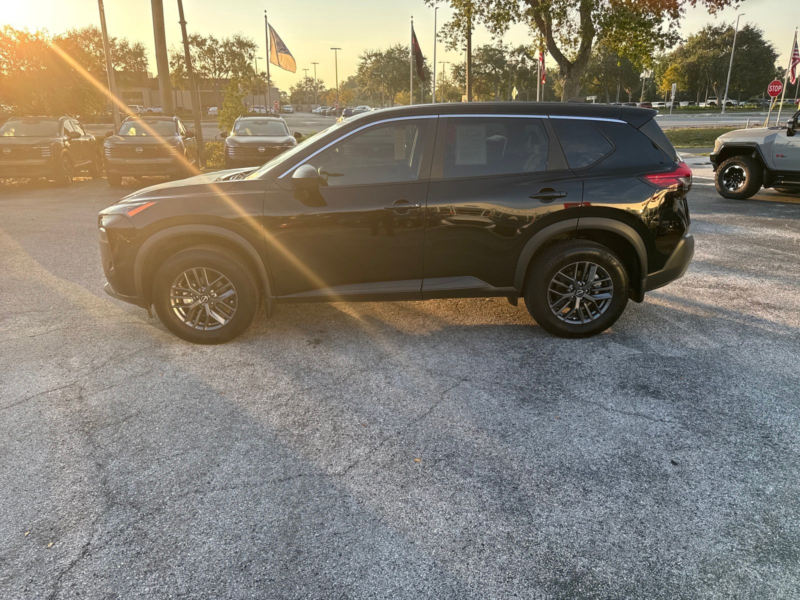2023 Nissan Rogue S photo 7