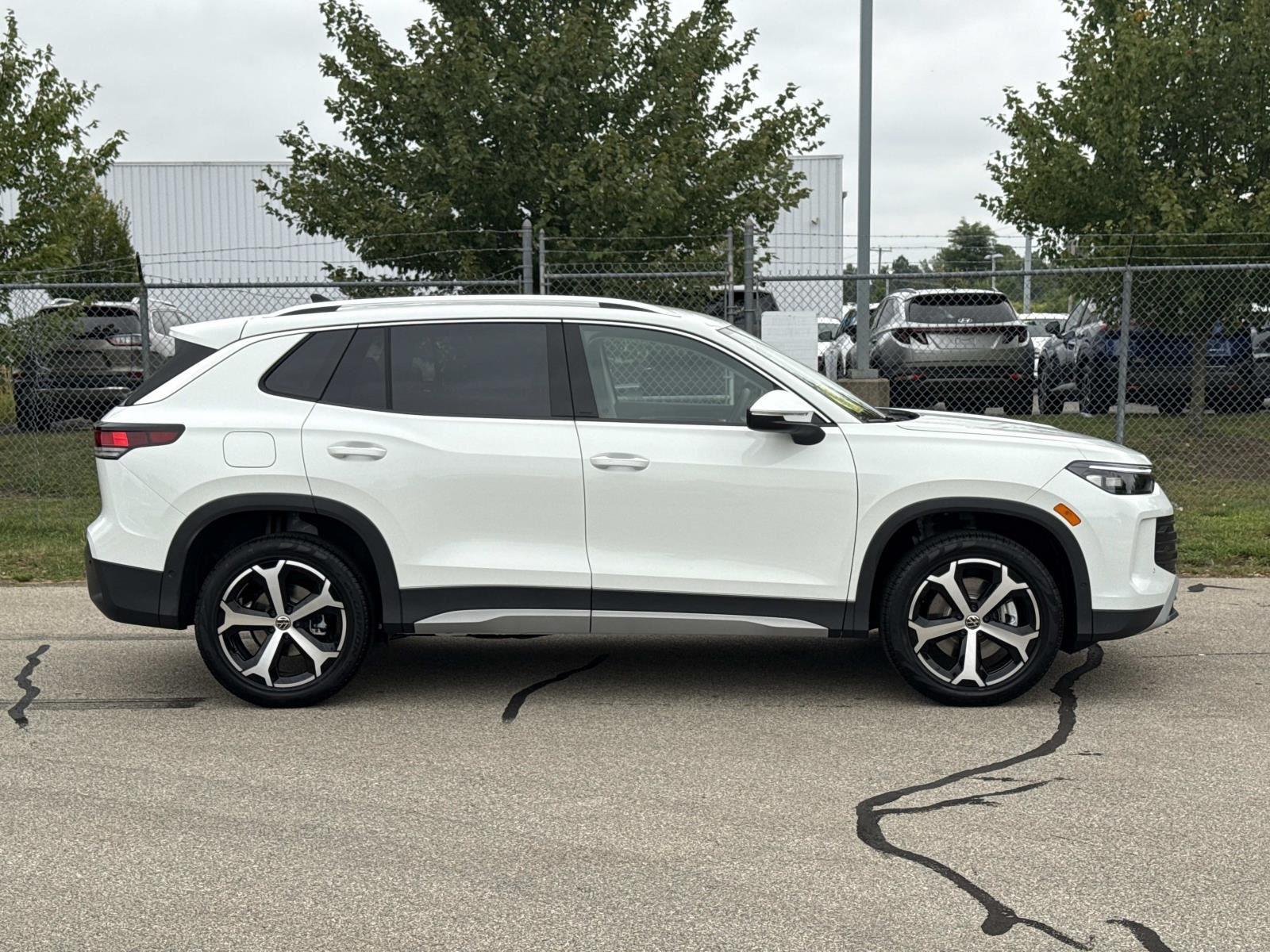 2025 Volkswagen Tiguan SE photo 4