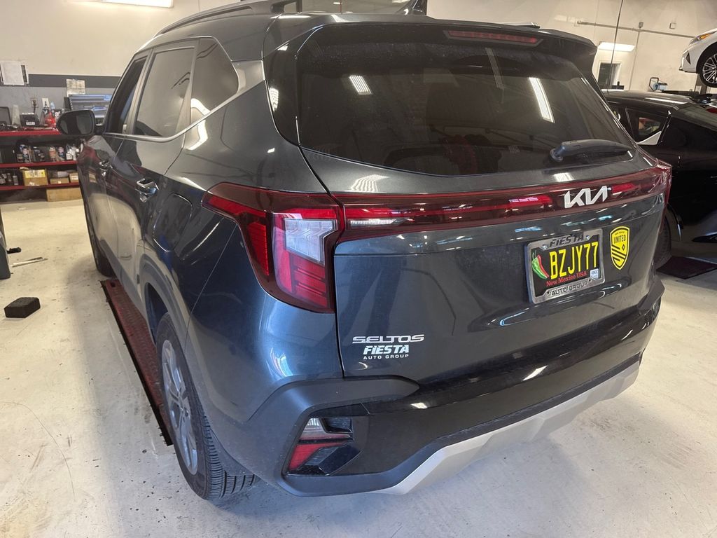 2024 Kia Seltos S photo 4
