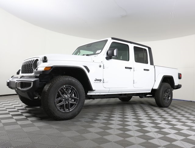 2025 Jeep Gladiator Sport S's photo