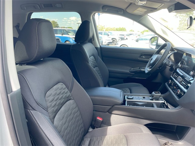 2025 Nissan Pathfinder SV photo 31