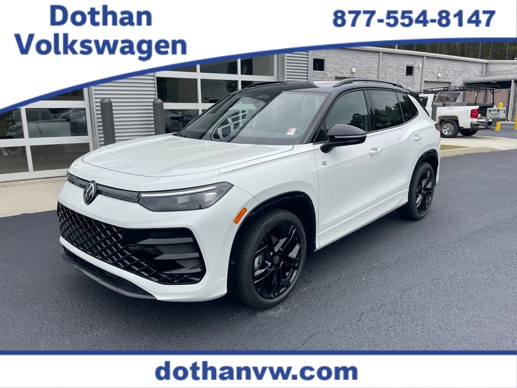 2026 Volkswagen Tiguan SE R-LINE BLACK's photo