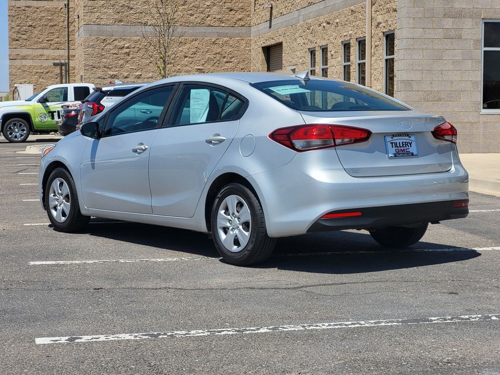 2017 Kia Forte LX Base photo 4