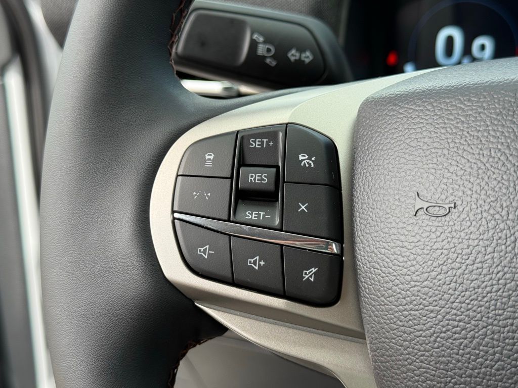 2025 Ford Explorer photo 13