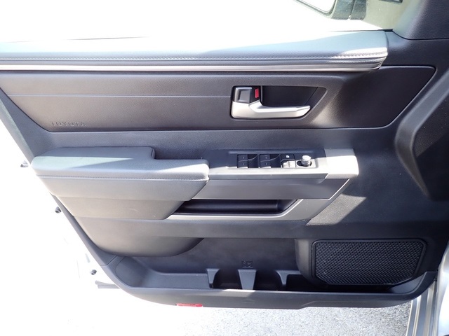 2023 Toyota Tundra SR5 CrewMax photo 15