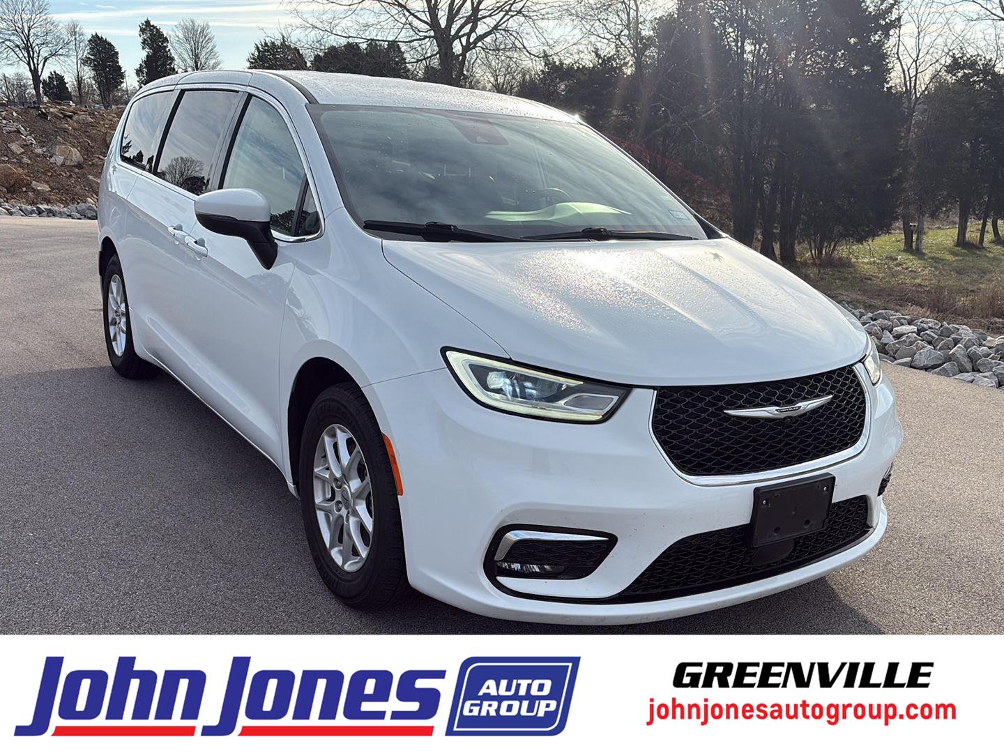 2023 Chrysler Pacifica Touring L's photo