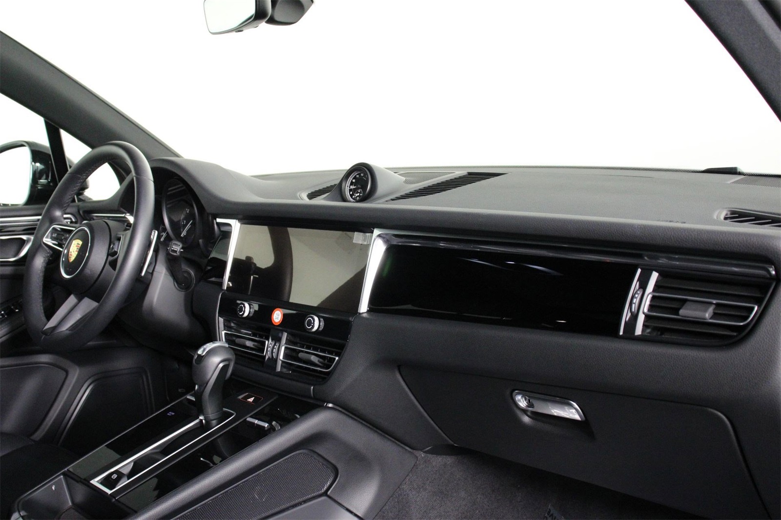 2025 Porsche Macan photo 22